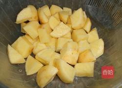 鸡腿炖土豆的做法图解1
