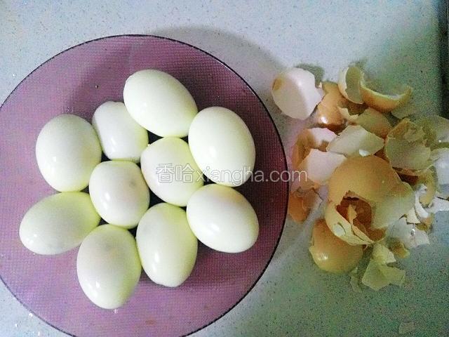 鸡蛋小火煮10分钟过冷水剥开