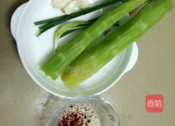 凉拌莴笋丝的做法图解1