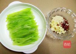 凉拌莴笋丝的做法图解5