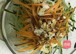 凉拌黄瓜胡萝卜丝的做法图解4