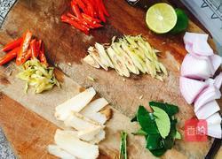 泰国传统椰奶南疆鸡汤的做法图解1