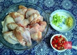 蒜蓉剁椒蒸鸡翅根的做法图解1