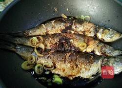 双椒烧双鱼的做法图解6