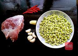 肉丁爆炒毛豆的做法图解1