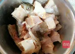 Illustration of how to make spicy fish nuggets 1