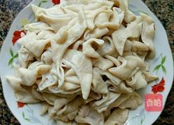 猪大肠炒豆芽的做法图解1