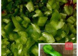 辣椒鸡蛋花的做法图解1