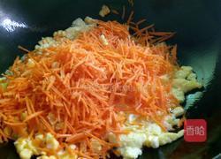 胡萝卜鸡蛋炒饭的做法图解5