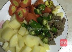 土豆焖牛肉的做法图解1