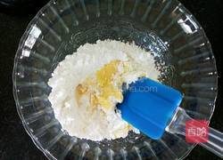 椰蓉辫子面包的做法图解2