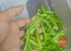 凉拌酸辣土豆丝的做法图解2