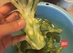 西蓝花炒胡萝卜的做法图解2