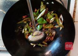 辣椒炒豆腐皮的做法图解5