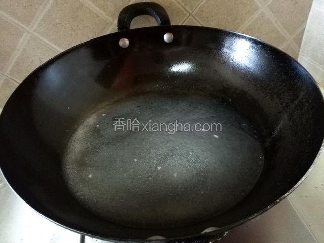 倒入适量水