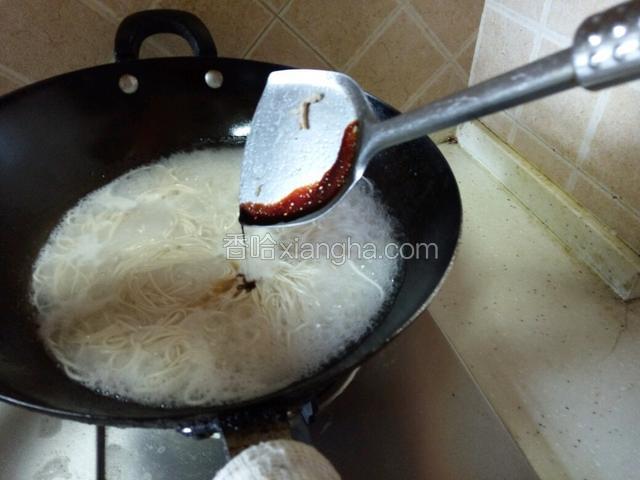 一点点酱油上色