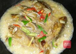 煎小鲫鱼的做法图解4