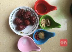 红枣枸杞煲鸡汤的做法图解3