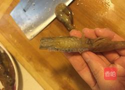 蒜香烤虾的做法图解1