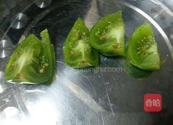 糖拌绿色西红柿的做法图解2