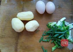 土豆鸡蛋饼的做法图解1