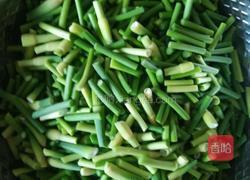 蒜苔肉豆腐鸡蛋打卤面的做法图解1