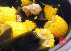 玉米海带排骨汤的做法图解3