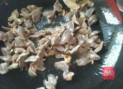 青椒炒鸭胗的做法图解5