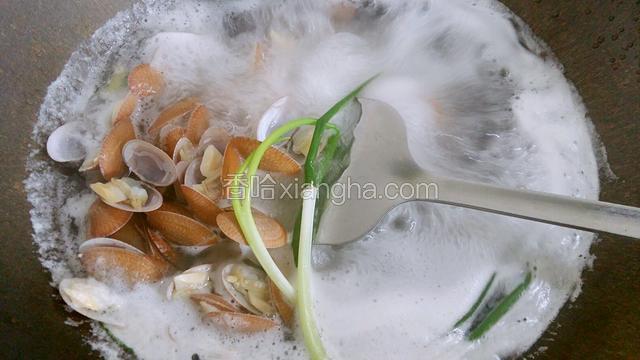煮至花甲每个张开口状态