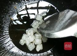 鹌鹑蛋红烧肉的做法图解4