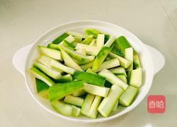 家常圣女果炒丝瓜的做法图解2