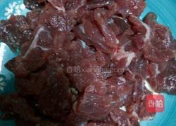 青椒孜然牛肉的做法图解1