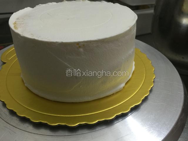 奶油抹好面.不要抹太厚.外面还有一层