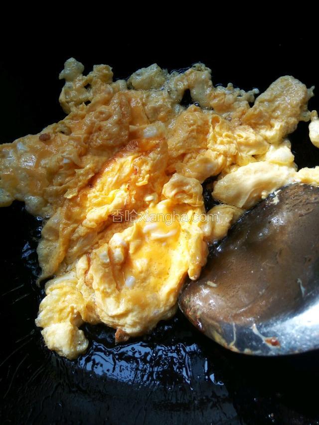 油烧热炒鸡蛋