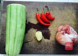 丝瓜肉片汤的做法图解1