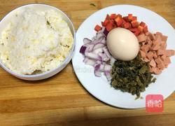 酸菜蛋炒饭的做法图解1
