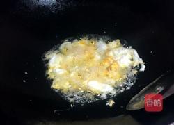 酸菜蛋炒饭的做法图解2