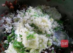 猪肉圆白菜馅饺子的做法图解6