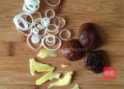 香菇蒸鸡的做法图解1