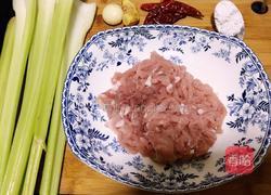 西芹炒肉丝的做法图解1