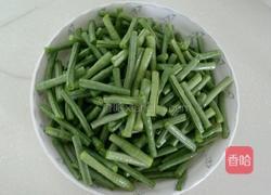 蒜末豇豆的做法图解1