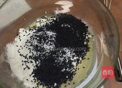 芝麻薯泥蛋糕卷的做法图解1