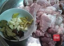 卤猪脚的做法图解1