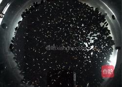 黑豆黑米红枣粥的做法图解1