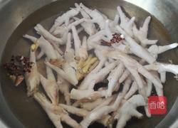 泡椒凤爪的做法图解1