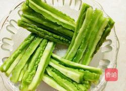 苦瓜蘸酱的做法图解1