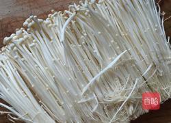 清炒肉片金针菇的做法图解1