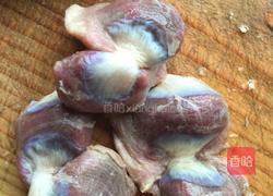 酸胡萝卜炒鸭珍的做法图解2