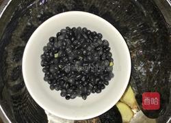 黑豆黑鱼汤的做法图解1