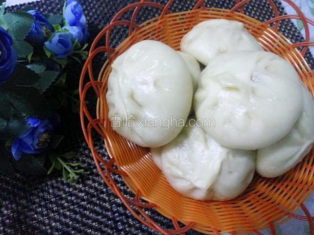 熟后闷几分钟香喷喷的肉包子出锅啦
